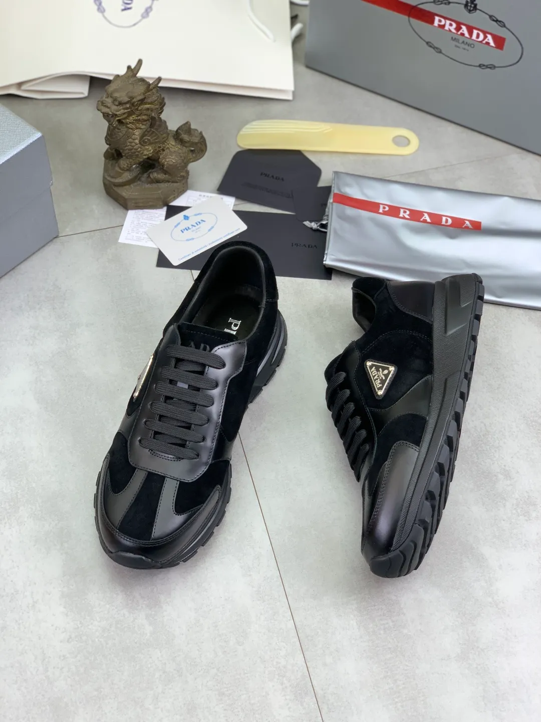 Men's men's shoes💰P580💰【New model】Top quality, new popular models on the official website, which will never go out of style for a century,🆘 The trendy brand (Prada) mainly promotes popular models, avant-garde and versatile fashionable men's shoes, private version molding, cowhide surface splicing 1:1 oil edge processing... fashionable and simple, original imported cowhide interior cowhide feet; the atmosphere and personality are more fashionable, eye-catching and pursuing class. It will subvert old ideas and be a must-have for fashionistas who want to spend time with you! Must keep it! High-end comfort, high-end quality workmanship. Size: 38-44 Various colors available. full package